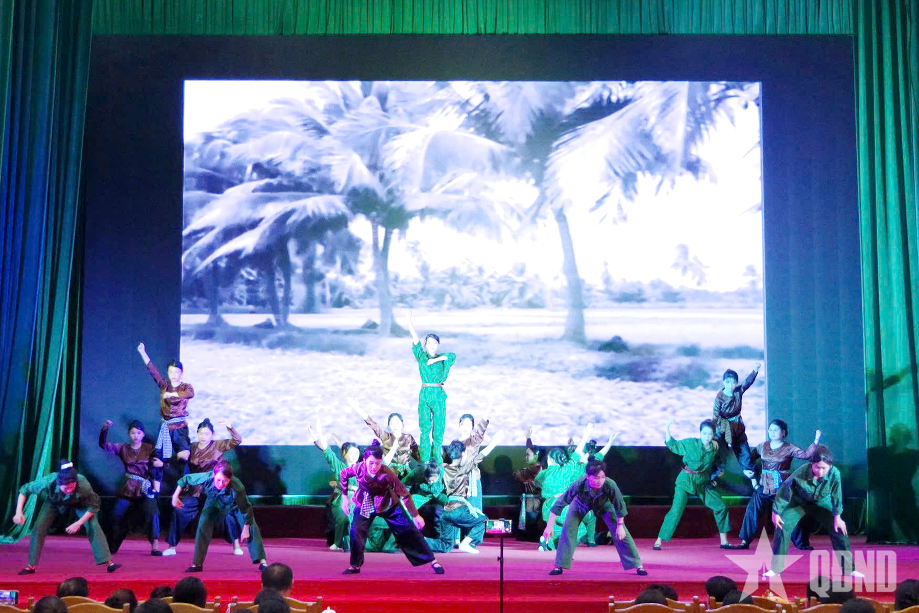 Giao lưu văn nghệ “Cánh buồm tuổi trẻ vươn khơi cùng Tổ quốc”